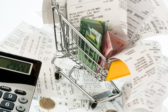 Eurostat: Επιμένει ο πληθωρισμός στην Ελλάδα